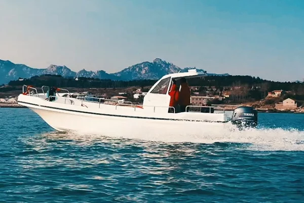 8M-fiberglass-boat